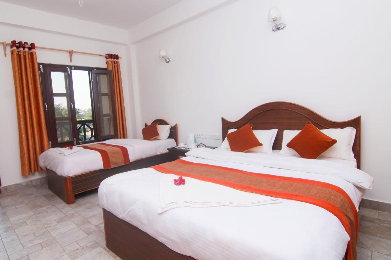 Hotel Chitwan Park Village Sauraha Eksteriør billede