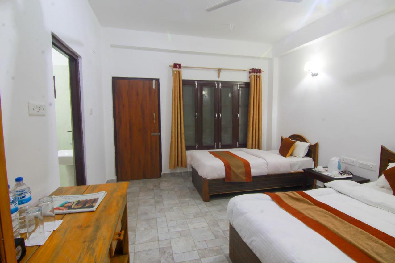 Hotel Chitwan Park Village Sauraha Eksteriør billede